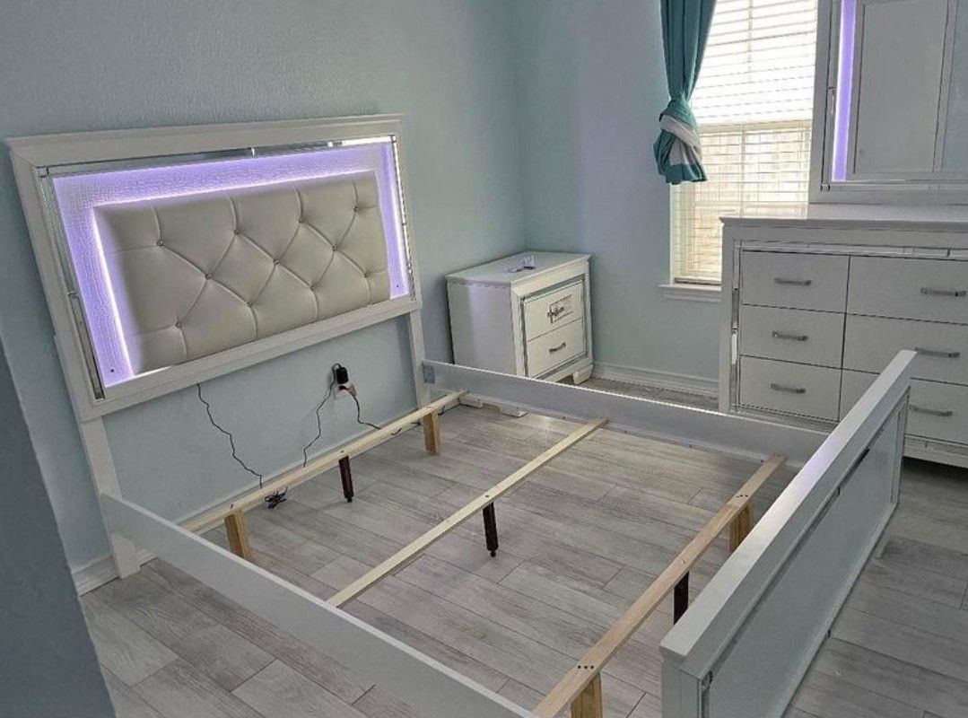Master Suite Bedroom Furniture 💛 Queen Size Bed Frame 🪟 All Size Bed Available ⭐$39 Down Payment with Financing ⭐ 90 Days same as cash