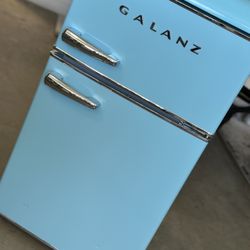 Mini Fridge 