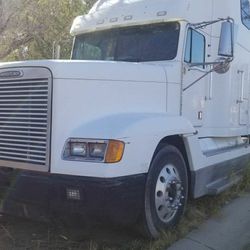 2001 freightliner Fld 120 Detroit 60....12.7. 470hp. 13speed tranny. 70in highrise condo runs good drives good all aluminum wheels