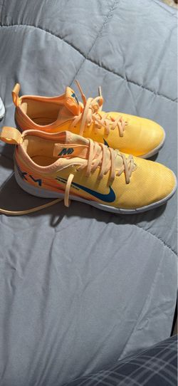 Indoor soccer shoes 13.5