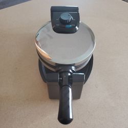 Rotating Waffle Maker. Stainless Steel. NEW. Deltona 