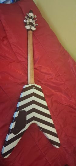 Warmouth through neck maple flying v