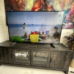 Samsung Smart Tv 55” With Tv Stand 