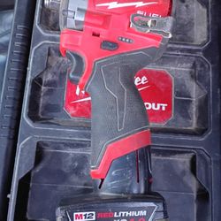 Milwaukee fuel newest gen 1/2 stubby impact wrench with 4.0 battery