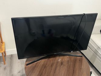 Samsung 40" Smart TV 1080p (Works Great w/ Remote & Stand)