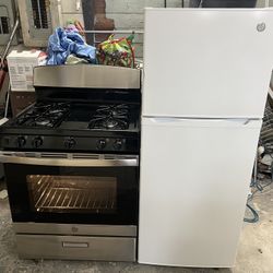 GE Gas Range and Refrigerator Combo