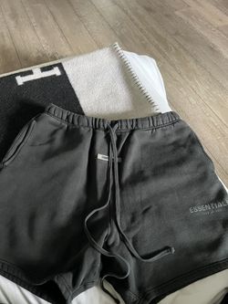 Black essentials shorts 