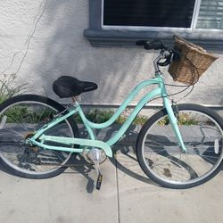 Women's 26" Huffy Beach Cruiser With Basket 