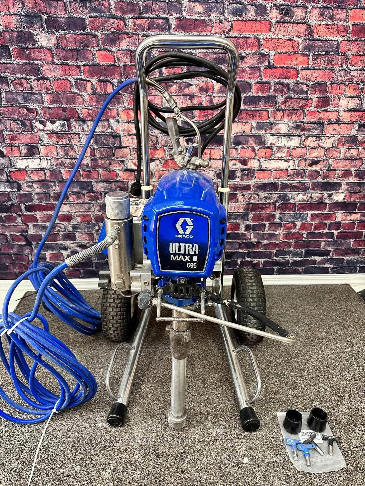 Graco~Ultra~Max~ii~695~Airless~Paint~Sprayer~with~Accessories