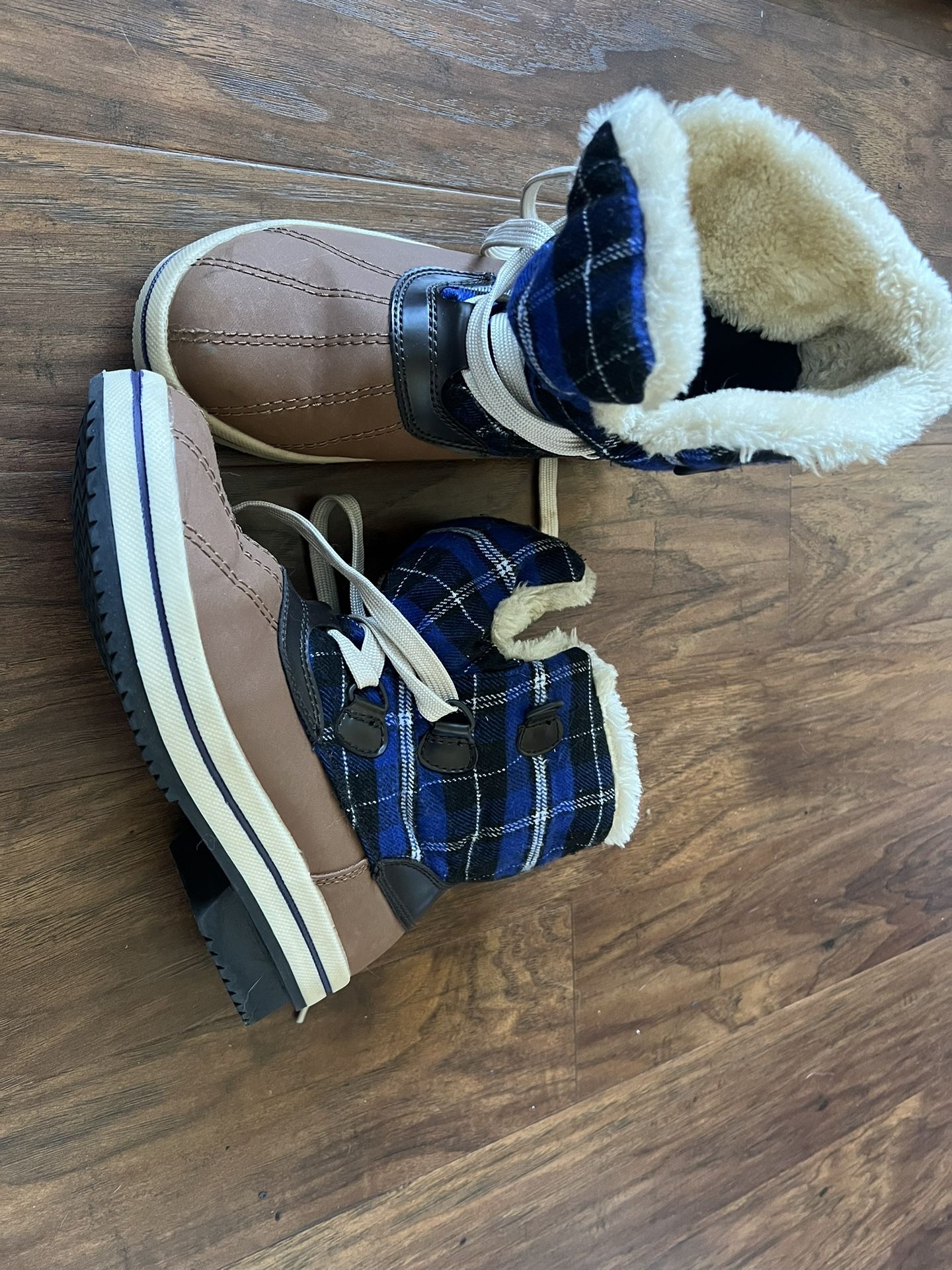 Snow Boots Size 8