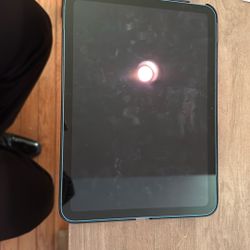 Apple 2022 iPad 10.9-inch, Wi-Fi, 64GB - Blue Lightly Used +Case