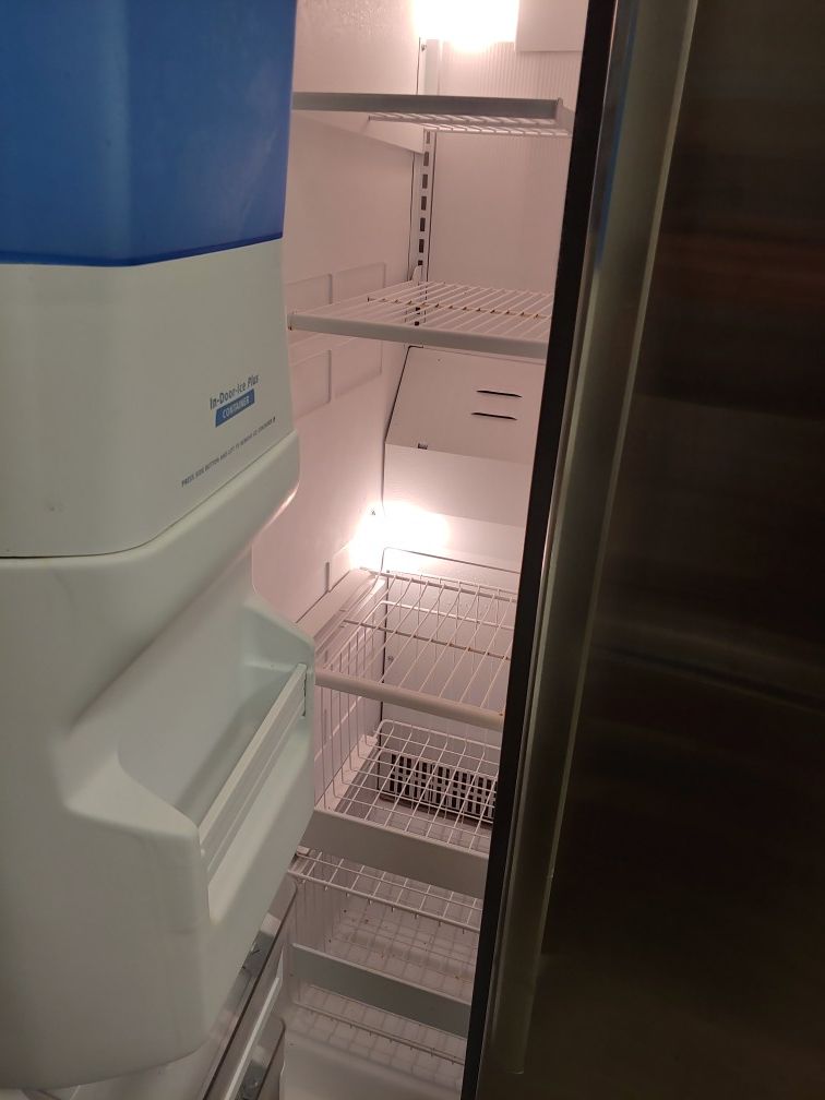 Whirlpool Conquest Gold Refrigerator for Sale in Tampa, FL OfferUp
