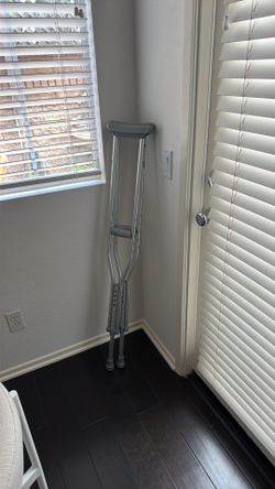 Brand new. Crutches