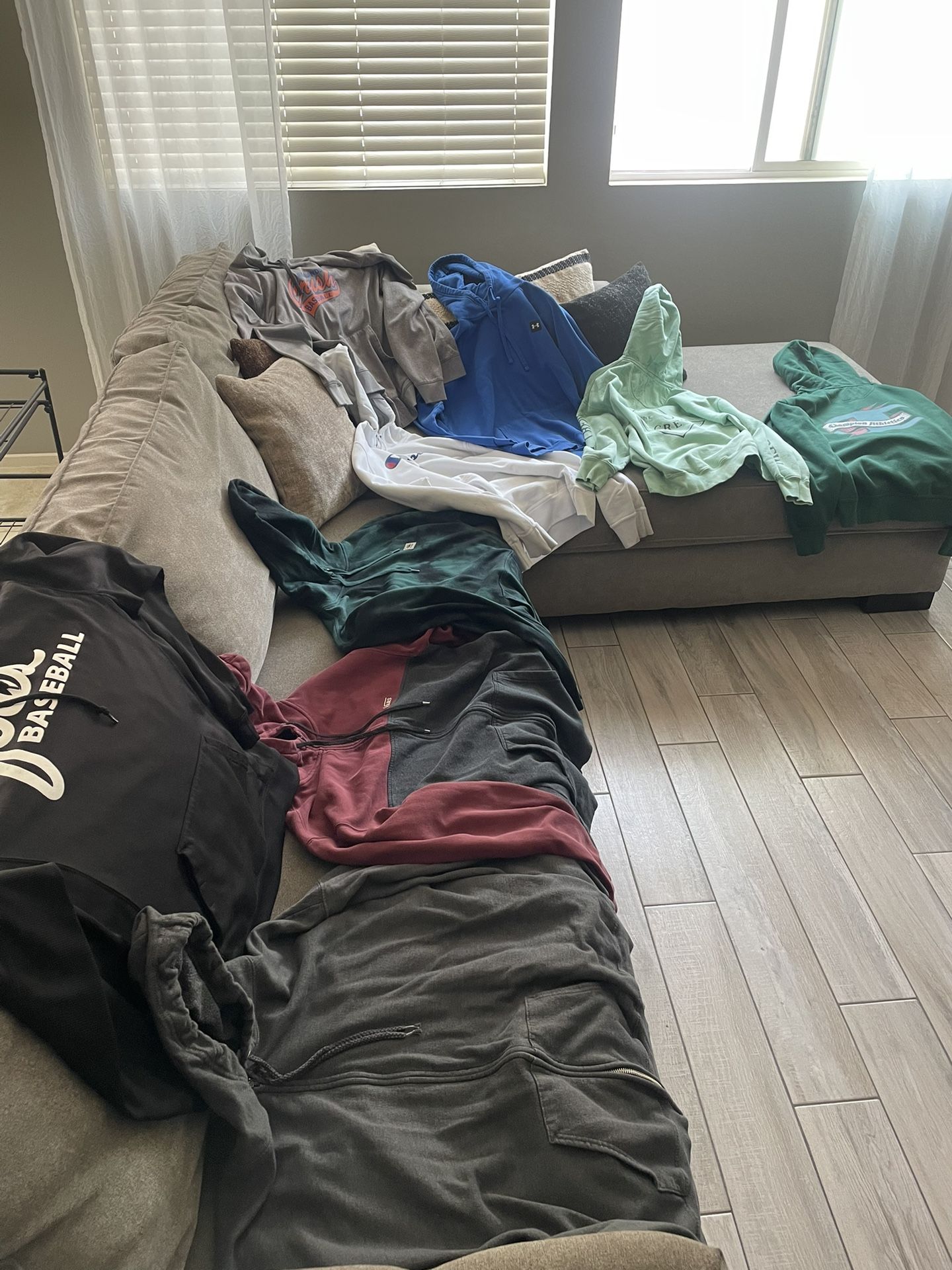 9 Items (2 Zip Down Sweaters And 6 Hoodies- Sold As A Bundle For $20)
