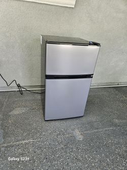 Refrigerator with freezer