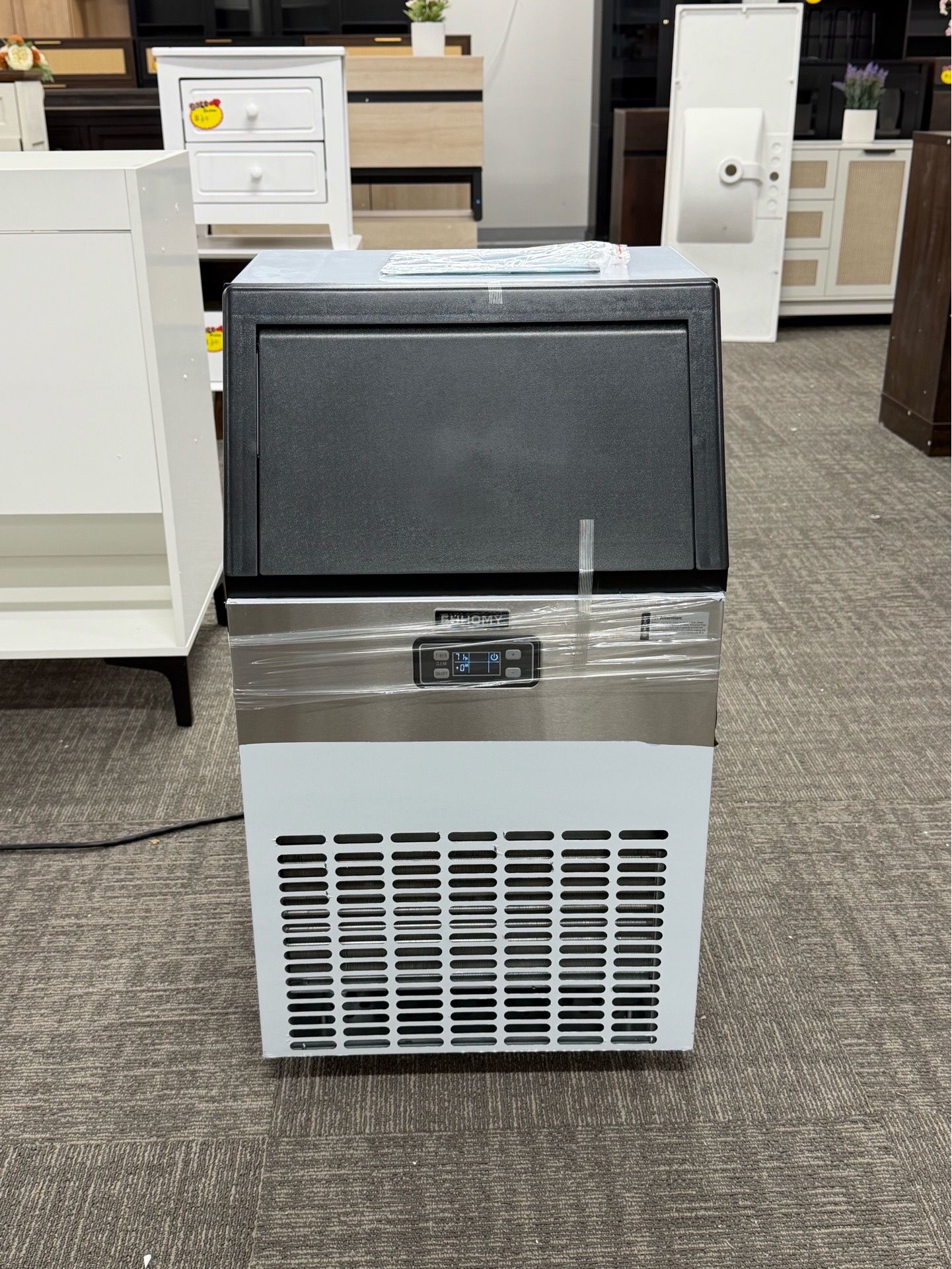 31.1"H Commercial Ice Maker.(Silver) Brand New, The white protective film has not been removed yet. 【Up to 200 lbs/day High Output】❄️ Powerful produc