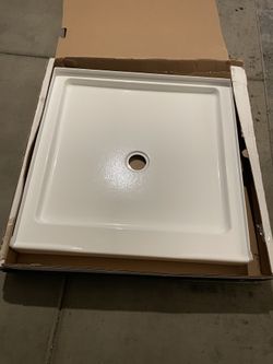 Delta Classic 500 36 in. L x 36 in. W Alcove Shower Pan Base with Center Drain in High Gloss White 