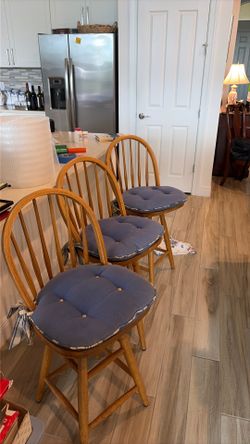 Swivel bar stools