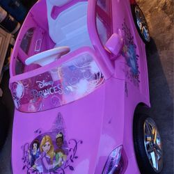  Disney Princess Mercedes 6-Volt Battery Powered Ride-On toy car. 