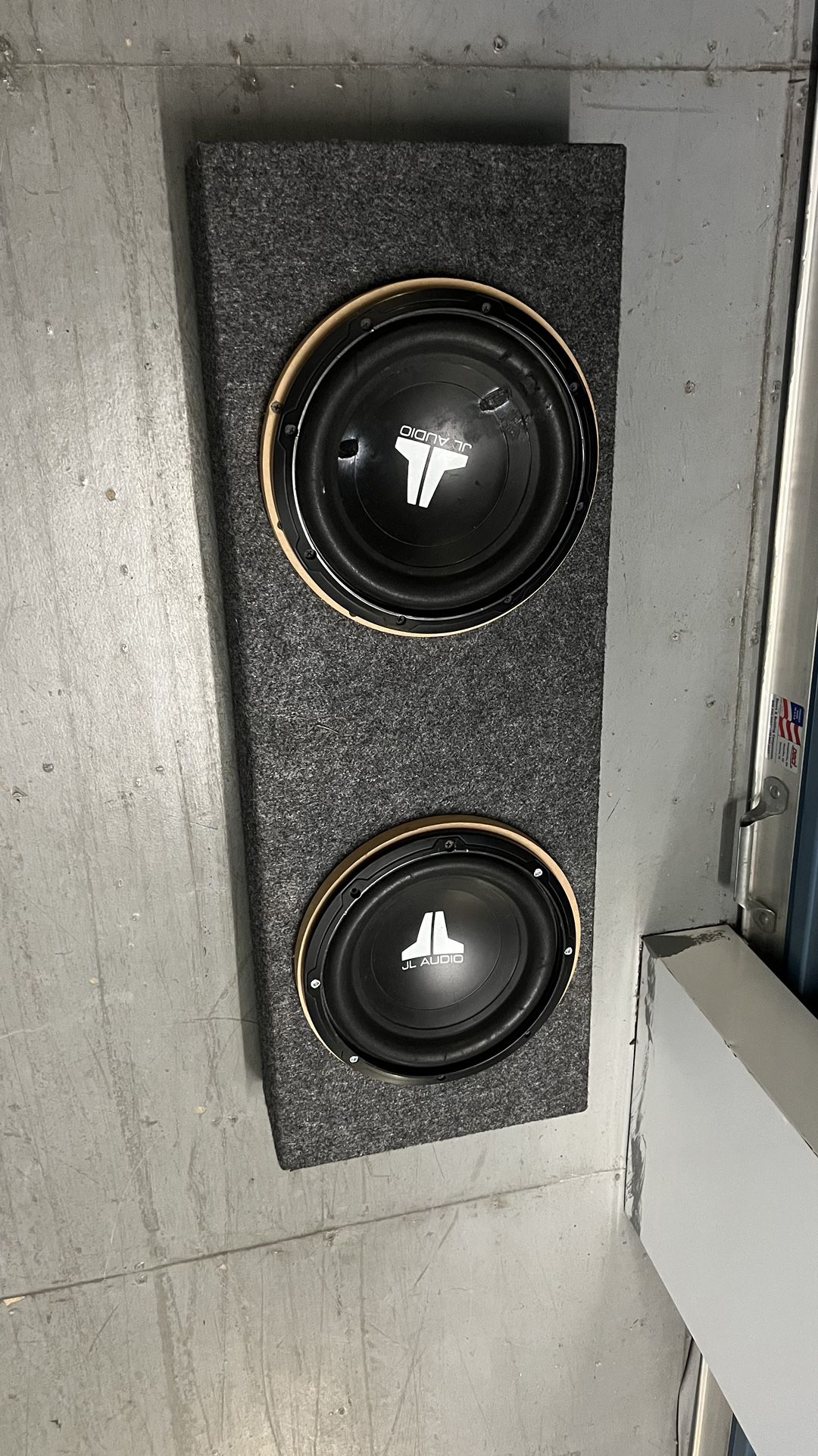 10 Inch JL Audio Subwoofers with box