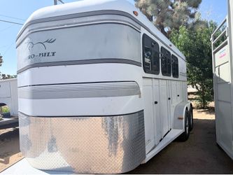 3 Horse trailer