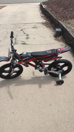 16” Hyper Motobike with training wheels