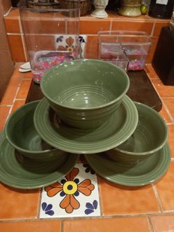 Green bowls / plates