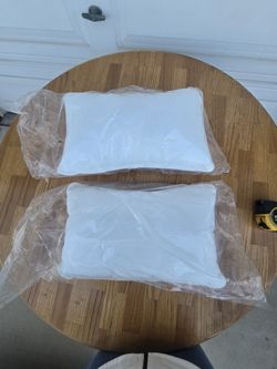Set of 2 White Outdoor/Patio Throw Pillows – New in Packaging 17x11
