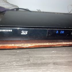 Samsung Bluetooth DVD Player With Surround Sound Speakers 