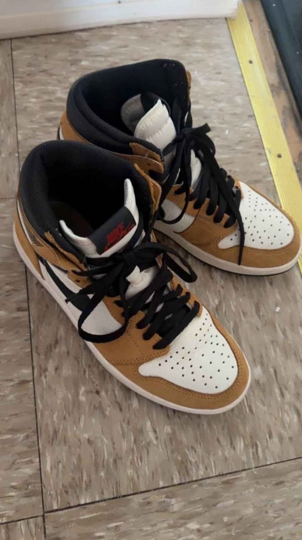 Jordan 1s rookie of the year size 8.5