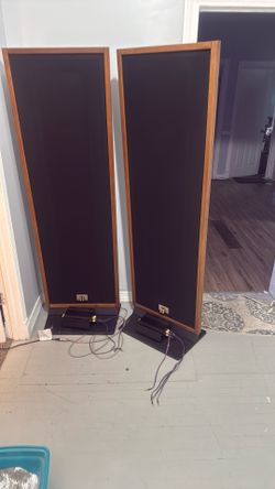 Standing Magneplanar 6 Foot Loud Speaker