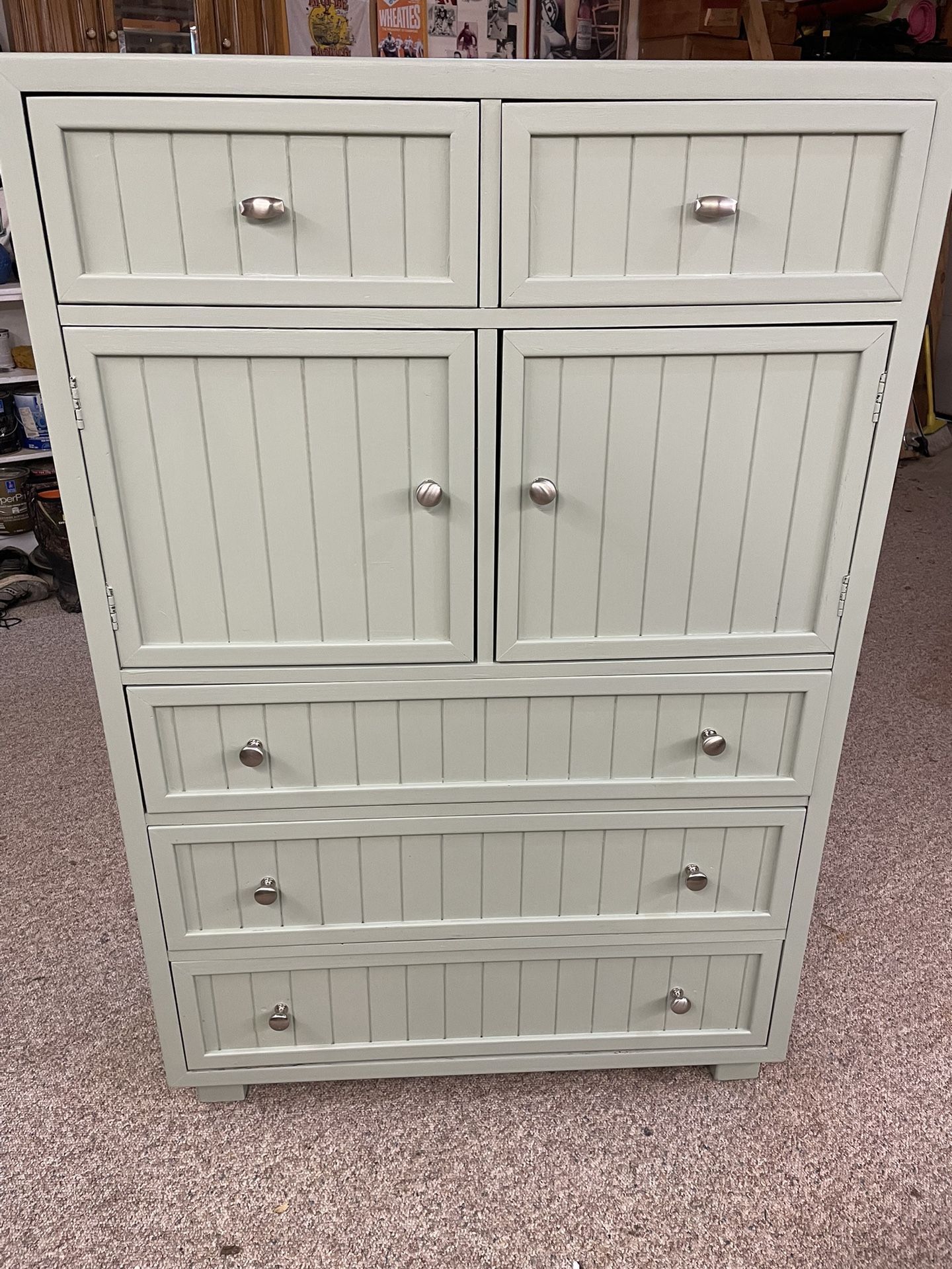 Dresser With Center Cabinet