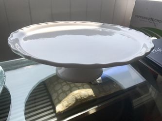 White cake stand