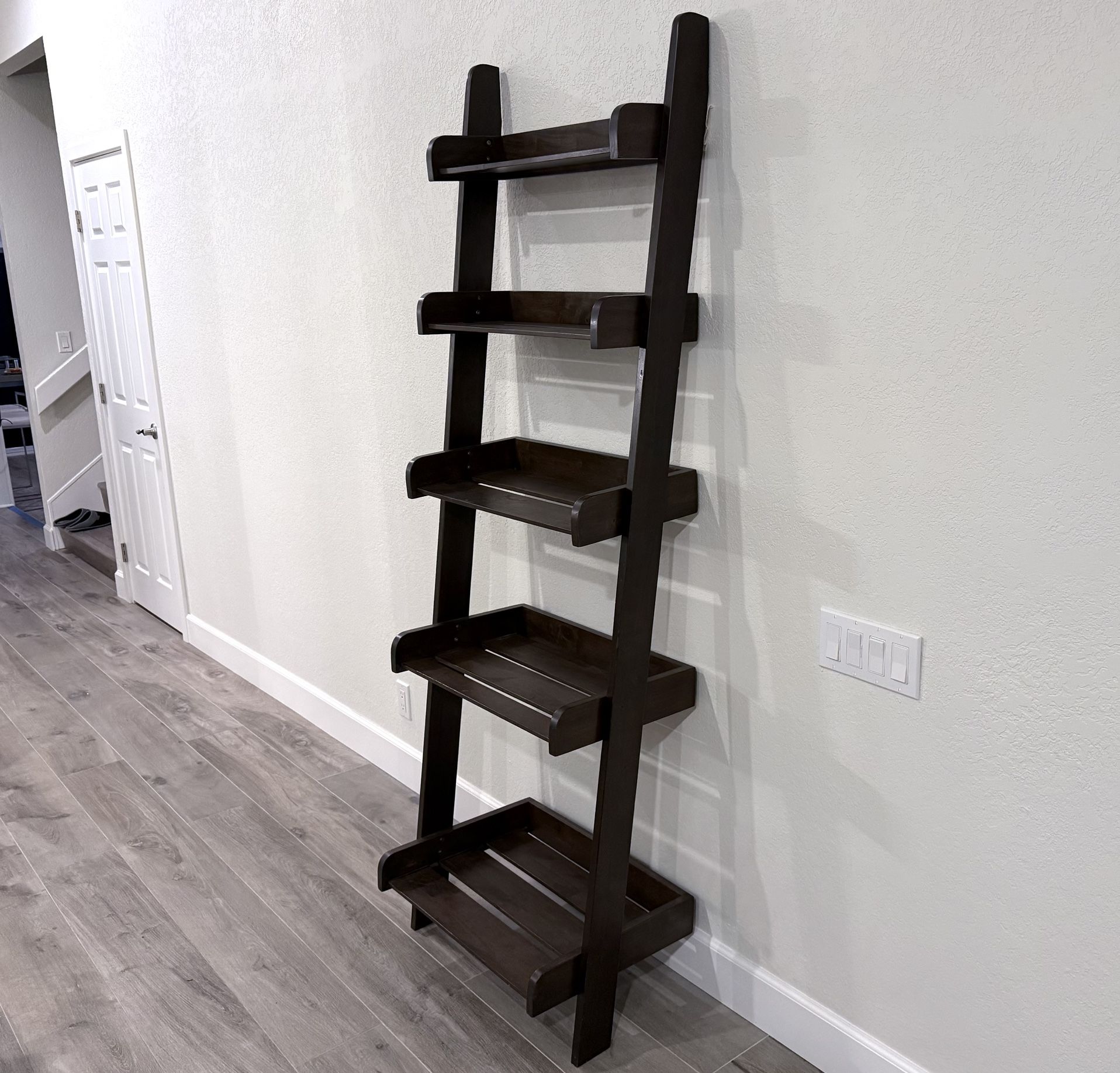 Stylish Leaning Ladder Shelf (5-tier, dark brown)