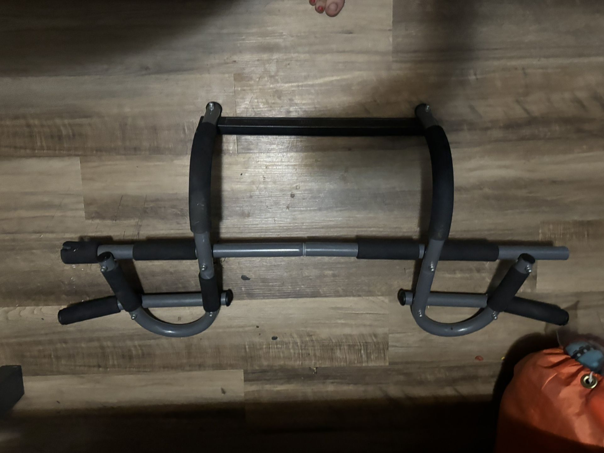 Pull Up Bar 