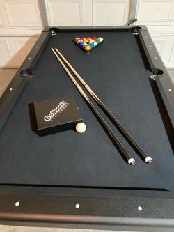 Billiard pool table