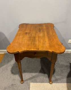 Vintage Ethan Allen Classical Maple Table