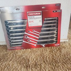 New Craftsman Ratcheting Combination Wrench Set