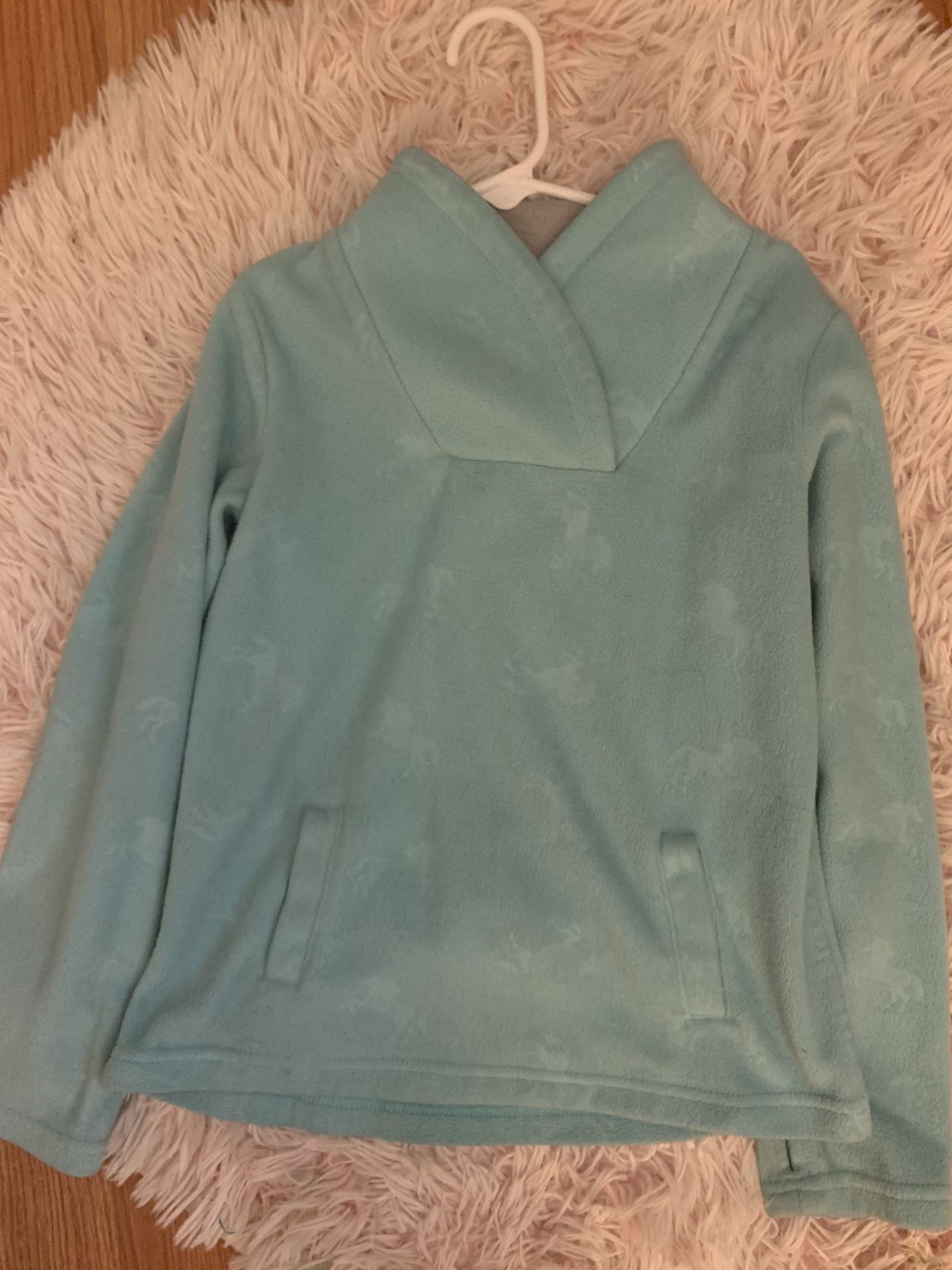 Girl’s sweatshirt size s (6/6x)