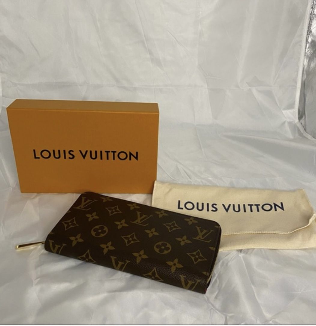 Louis Vuitton Monogram Zippy Wallet