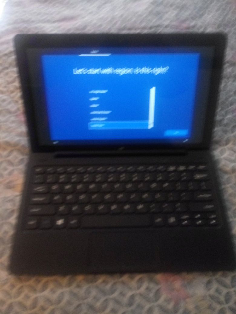 Insignia flex 11.6 inch computer/tablet windows 10 os