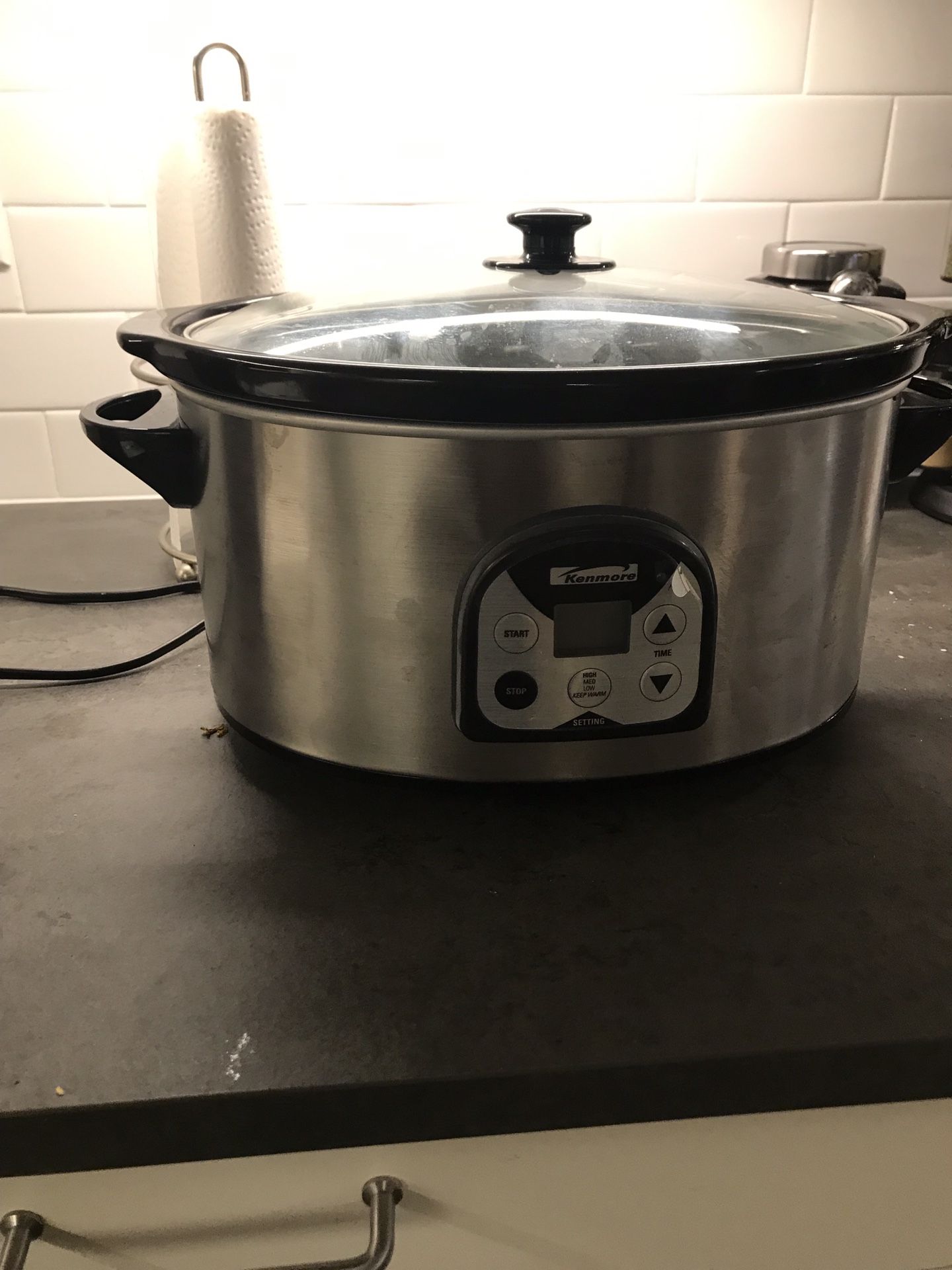 Electric slow cooker