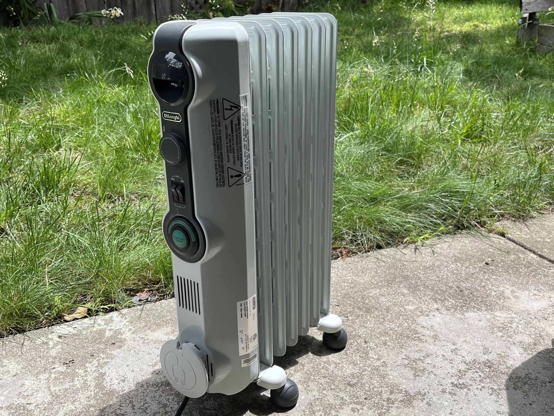 droom Contract Tenslotte Delonghi Radiator Electric Heater (Oil Filled) for Sale in Berkeley, CA -  OfferUp