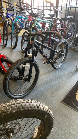 GT 24 La Bomba Dirt Jumper Bike