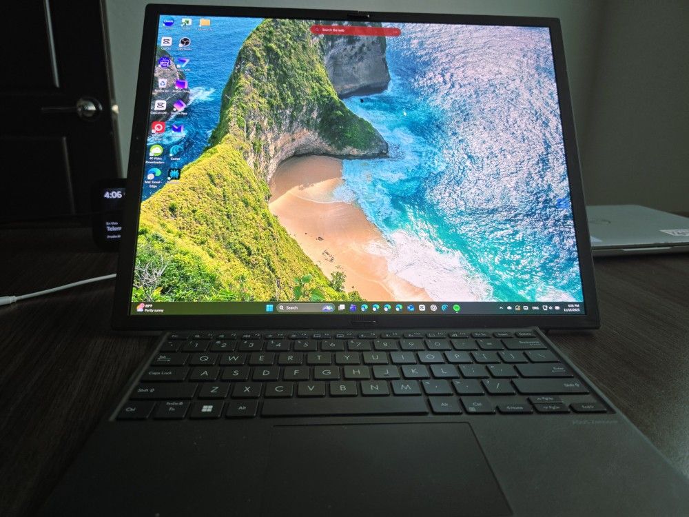 Zenbook 17 Fold OLED