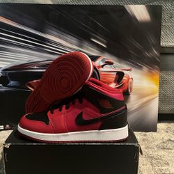 Jordan 1’s /Chicago - Red & Black - 6Y