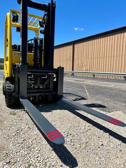 HYSTER 70 FORKLIFT. Capacity 7000 lb. Double Mast & Side Shift. LPG. 60” forks class 3. New outdoor tires. ONLY 5200 hours. Like new.