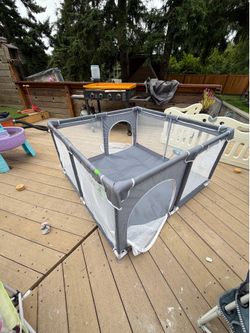 Kids play pen