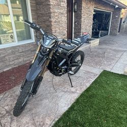 Surron Ultra Bee 2025