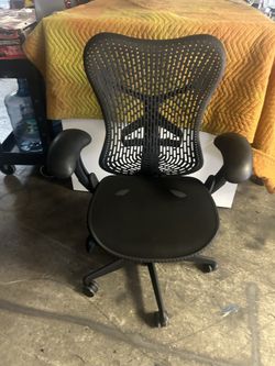 Herman Miller mirra